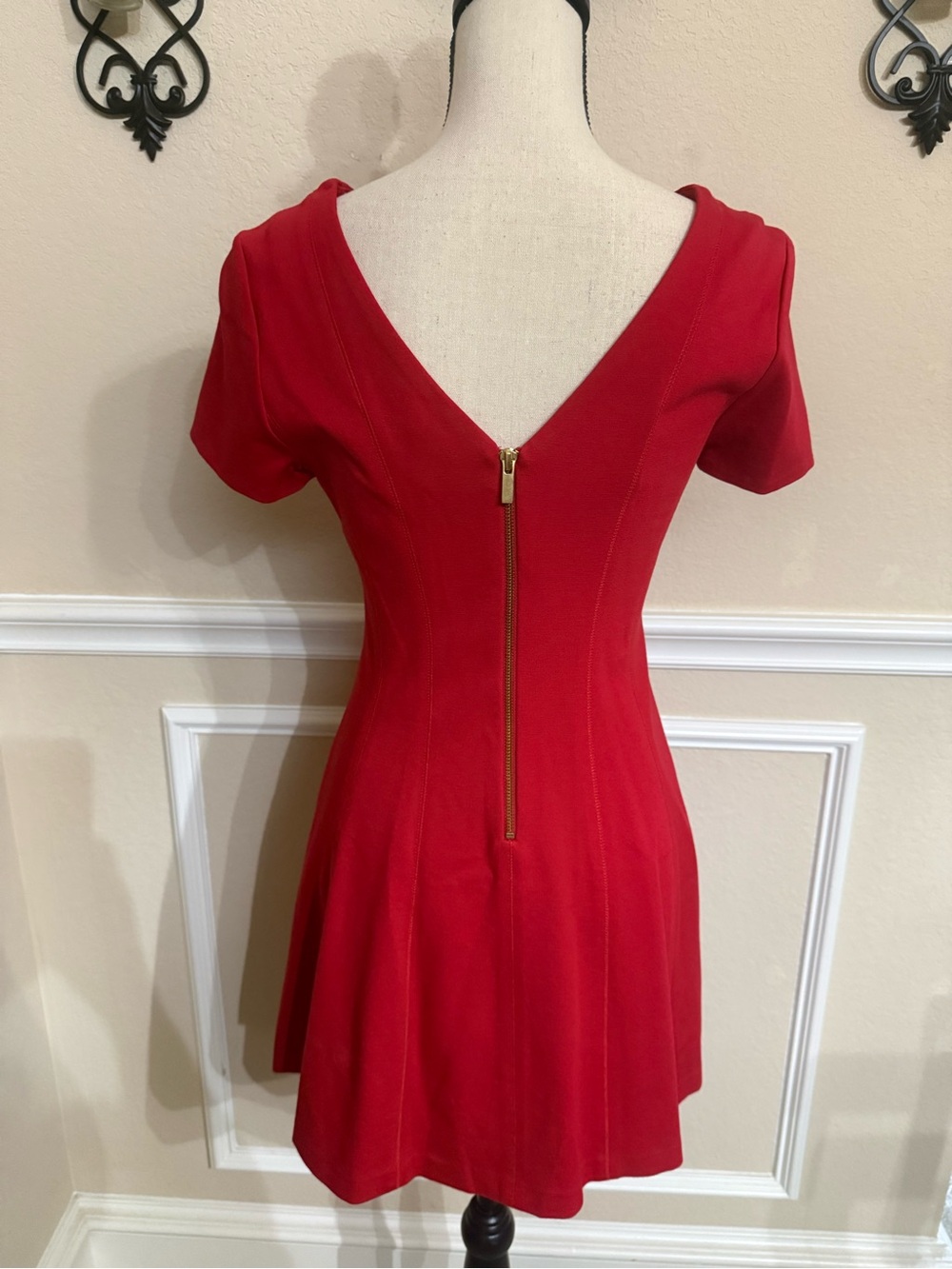 Banana Republic Red Short-Sleeve Fit-and-Flare Dress with back Zipper.  6P - Picture 3 of 7